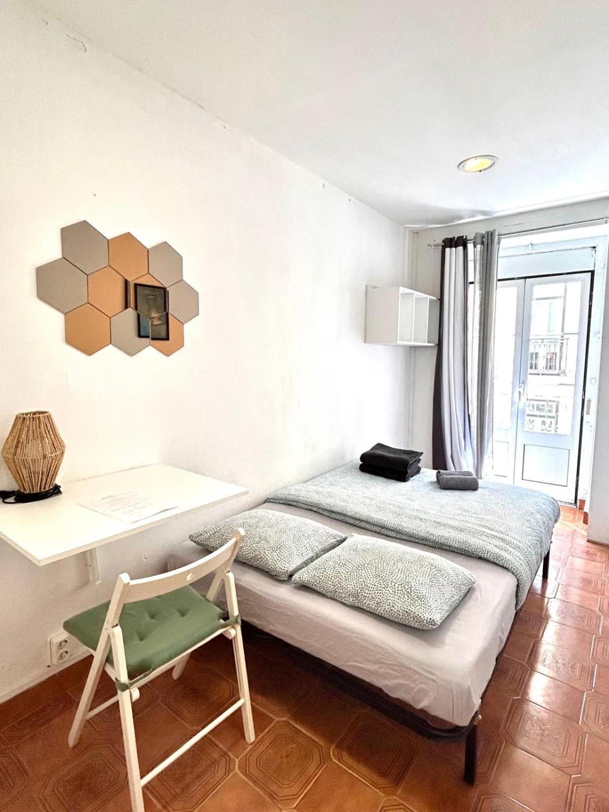 Shared With Bright Private Patio In Gæstehus Lisboa