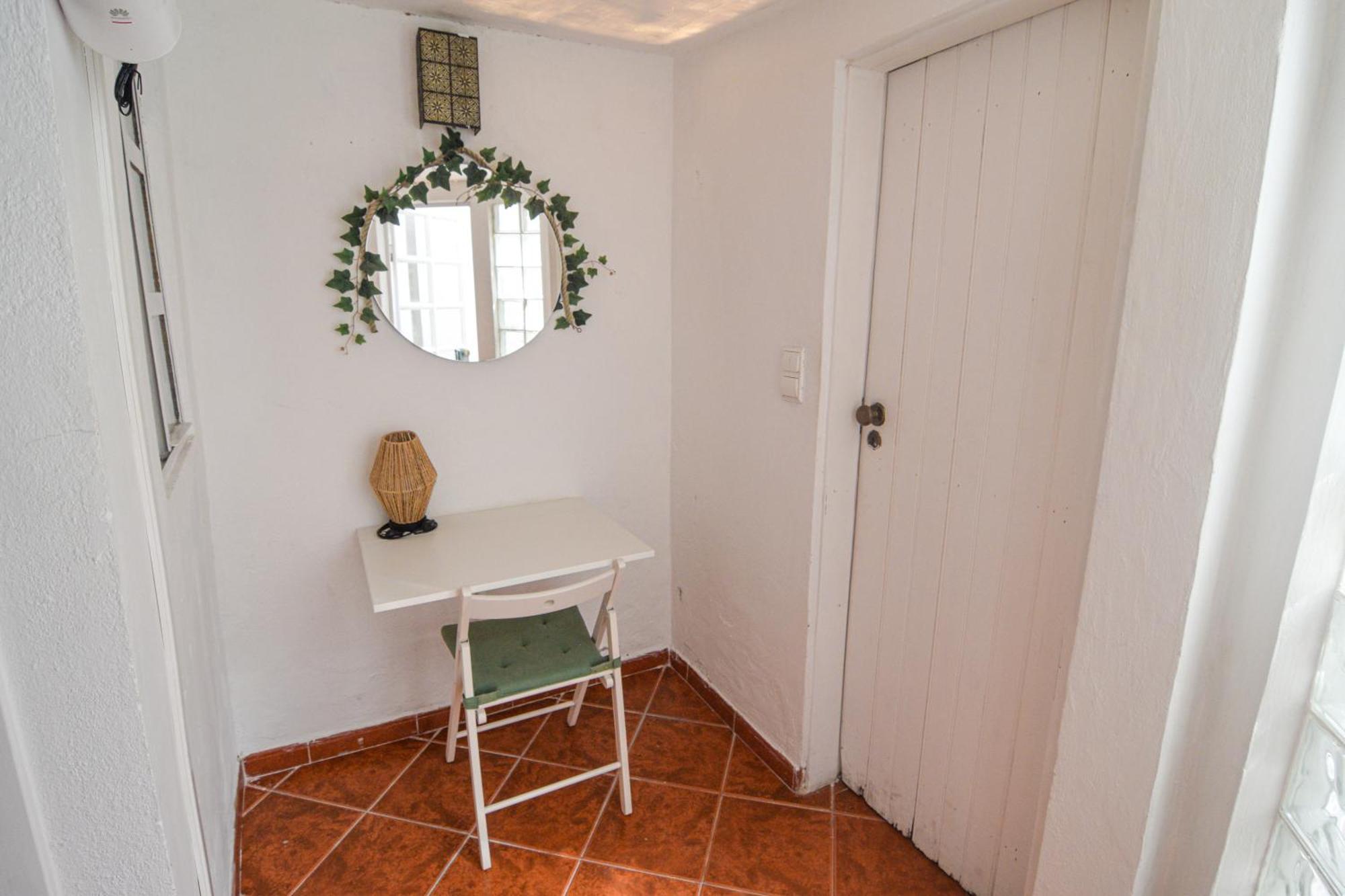 Shared With Bright Private Patio In Gæstehus